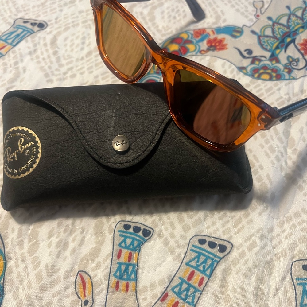 Ray-Ban Amber Sunglasses with Black Case